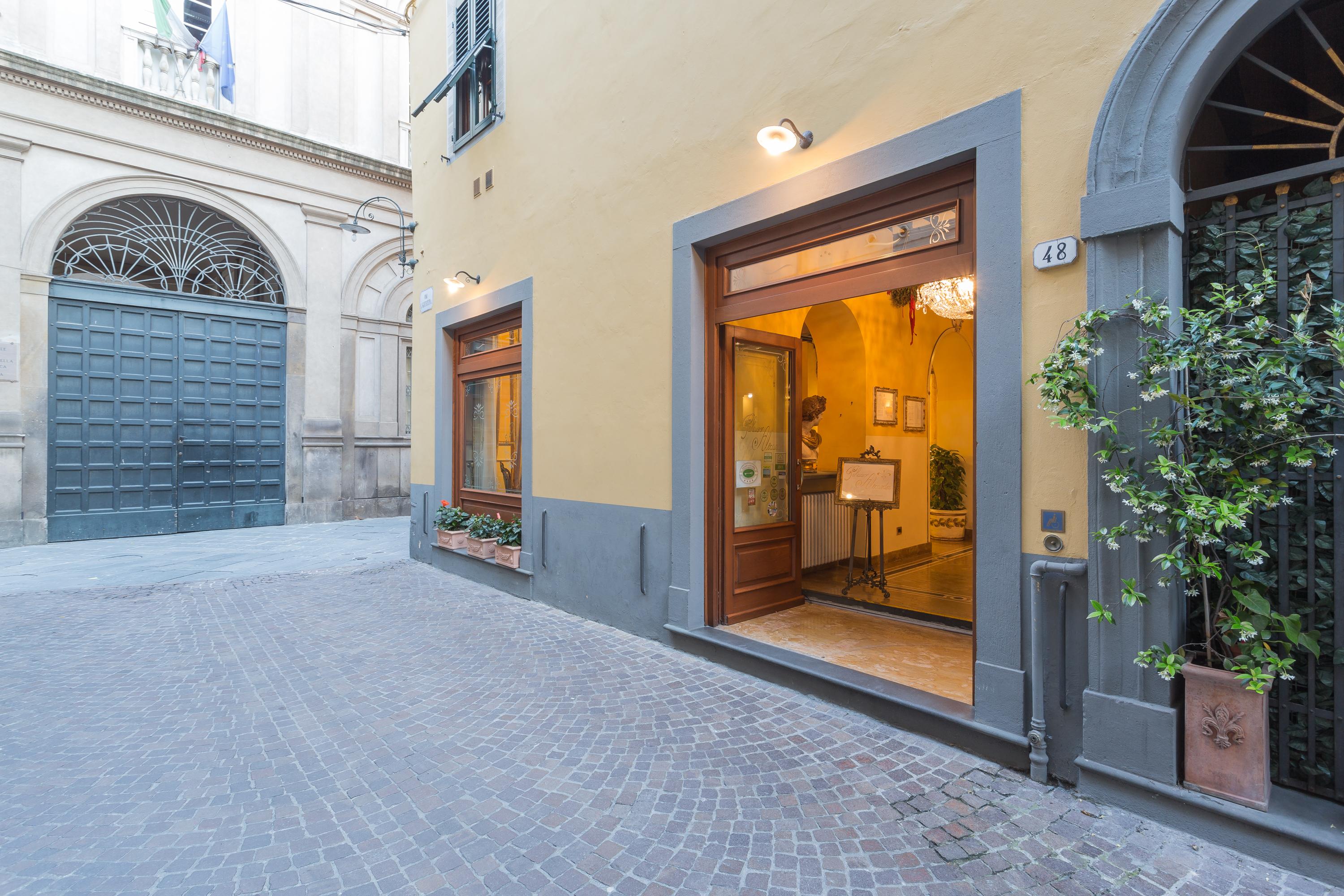 Hotel Palazzo Alexander Lucca Exterior photo