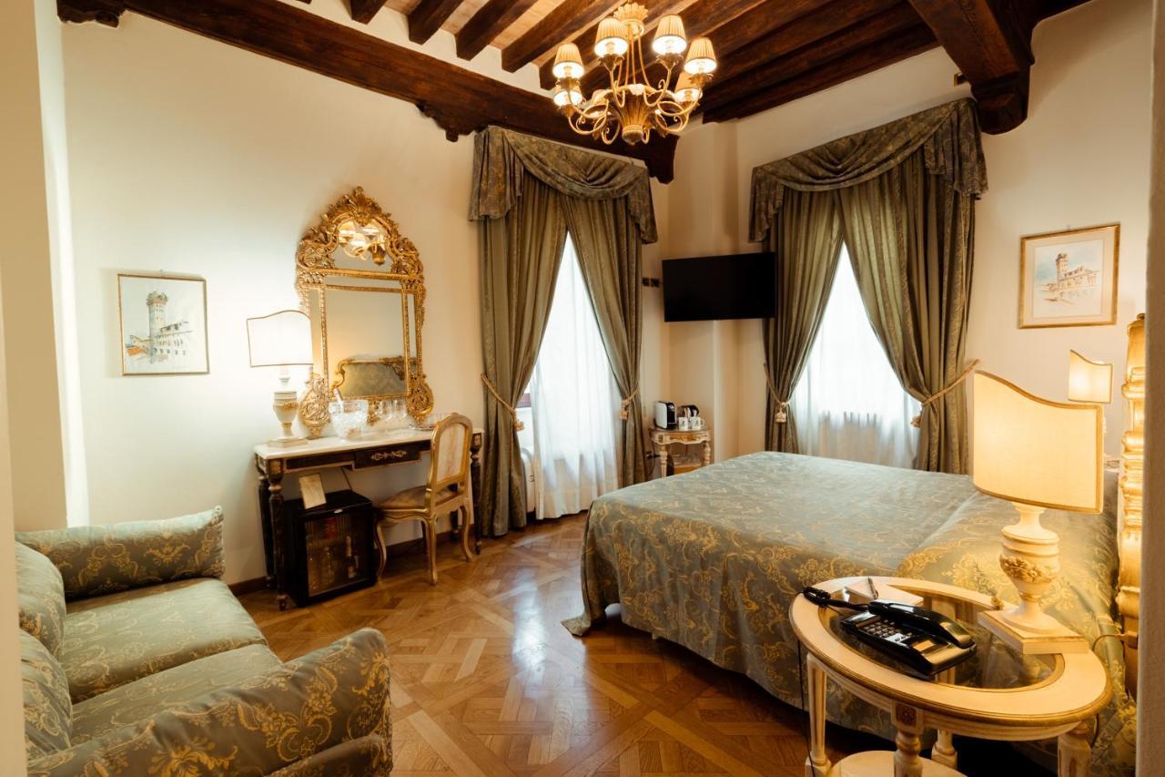 Hotel Palazzo Alexander Lucca Exterior photo
