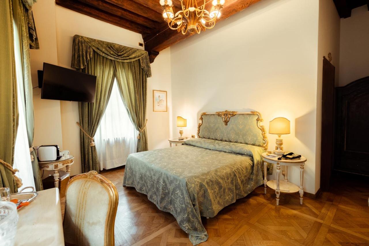Hotel Palazzo Alexander Lucca Exterior photo