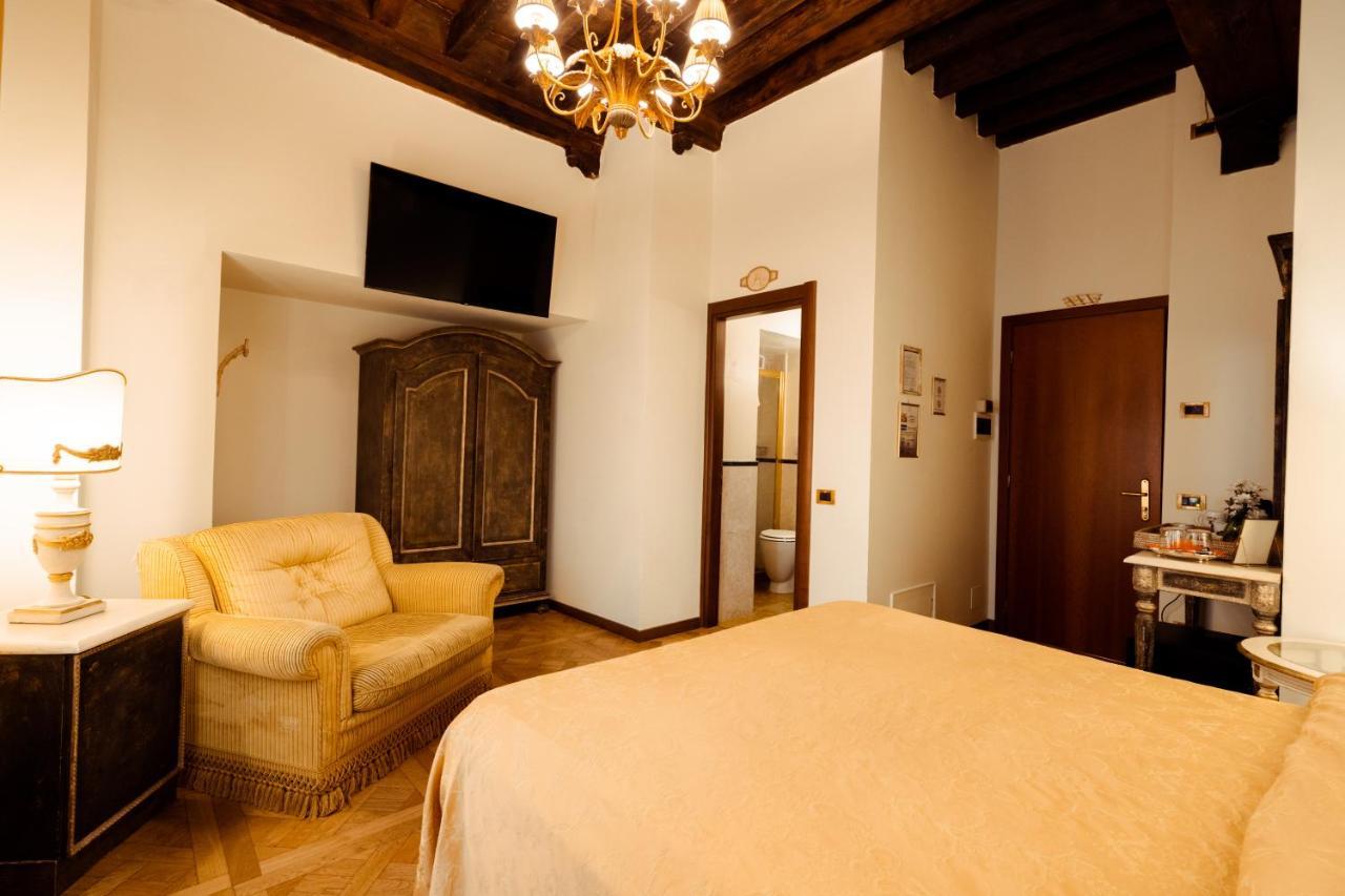 Hotel Palazzo Alexander Lucca Exterior photo