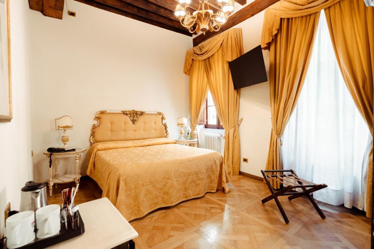 Hotel Palazzo Alexander Lucca Exterior photo