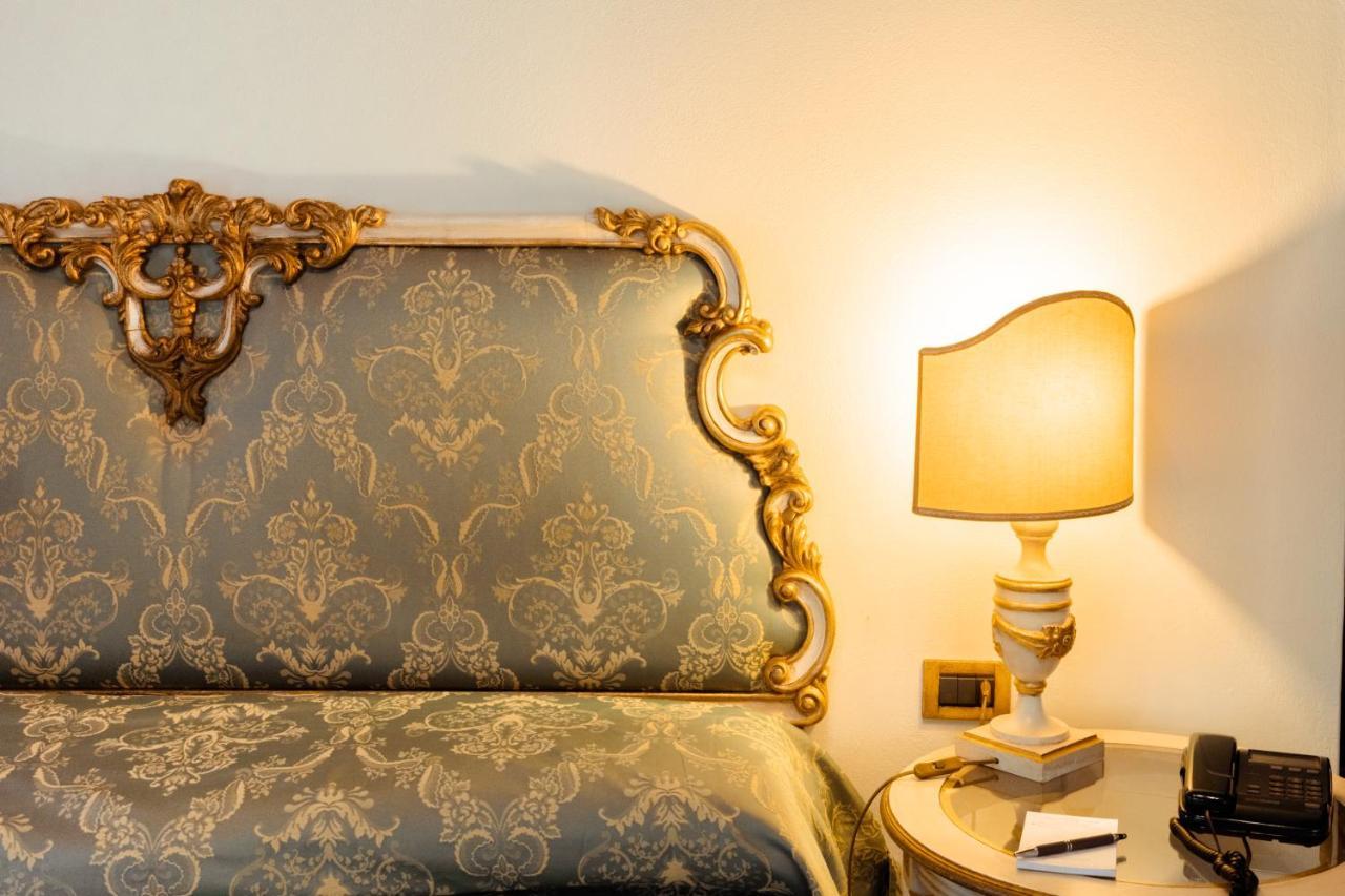 Hotel Palazzo Alexander Lucca Exterior photo