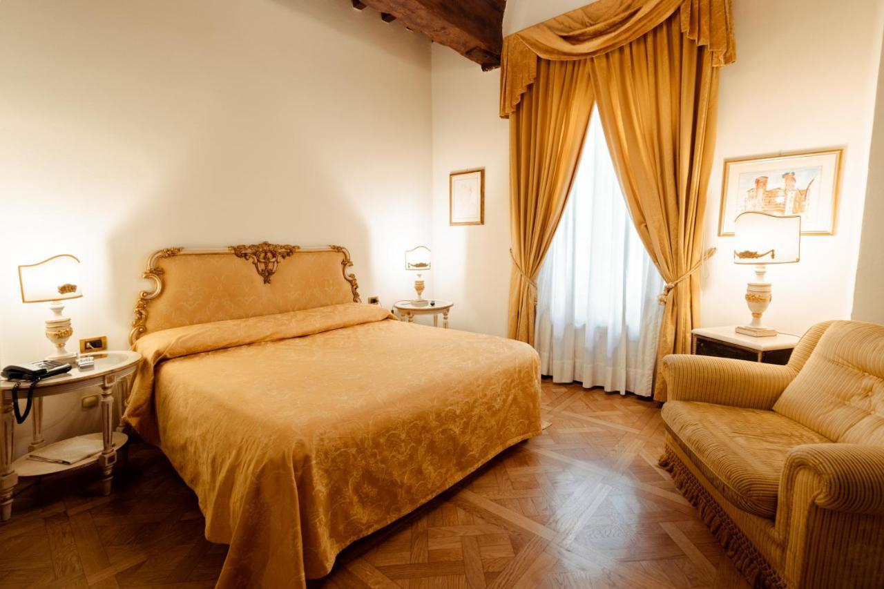 Hotel Palazzo Alexander Lucca Exterior photo