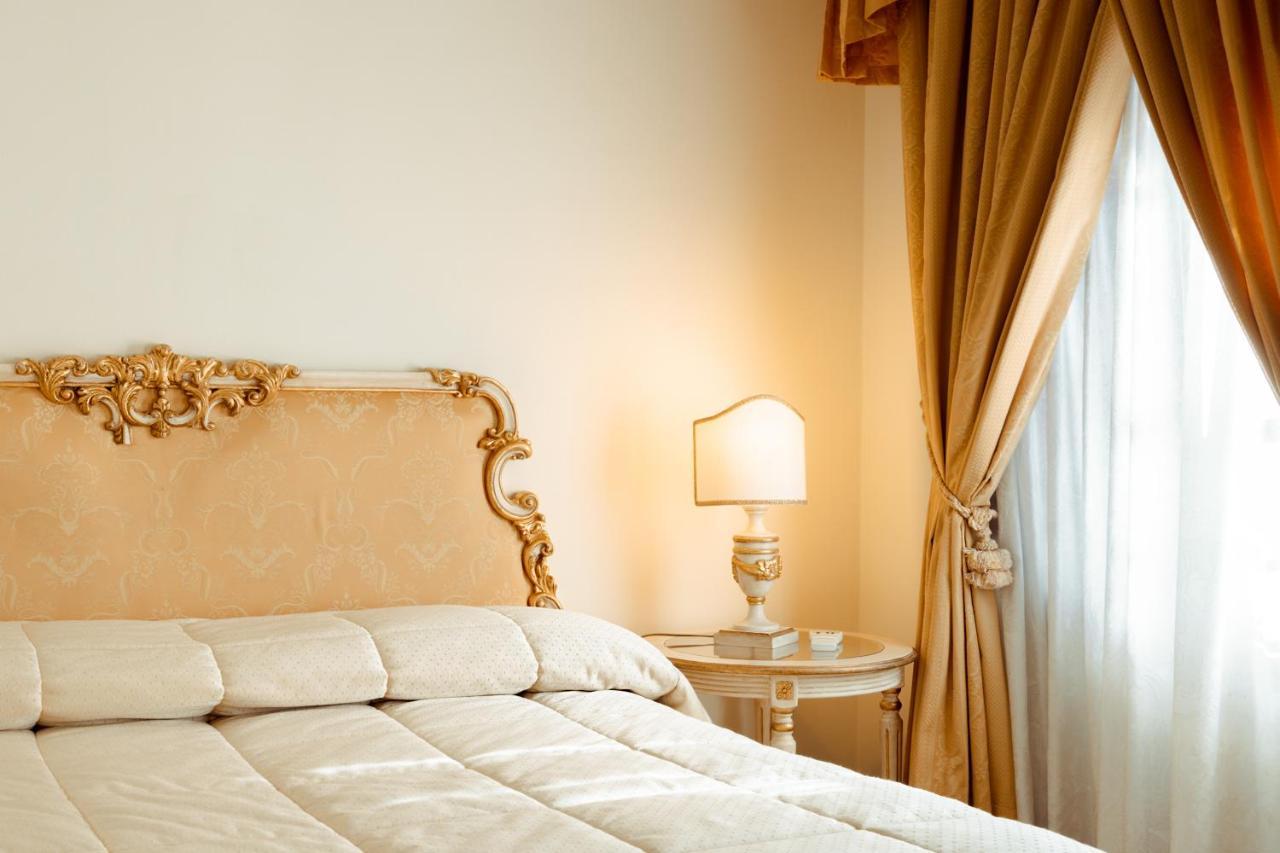 Hotel Palazzo Alexander Lucca Exterior photo