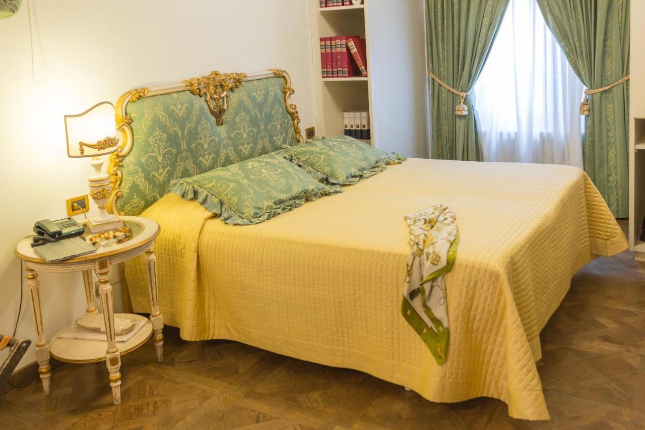 Hotel Palazzo Alexander Lucca Exterior photo